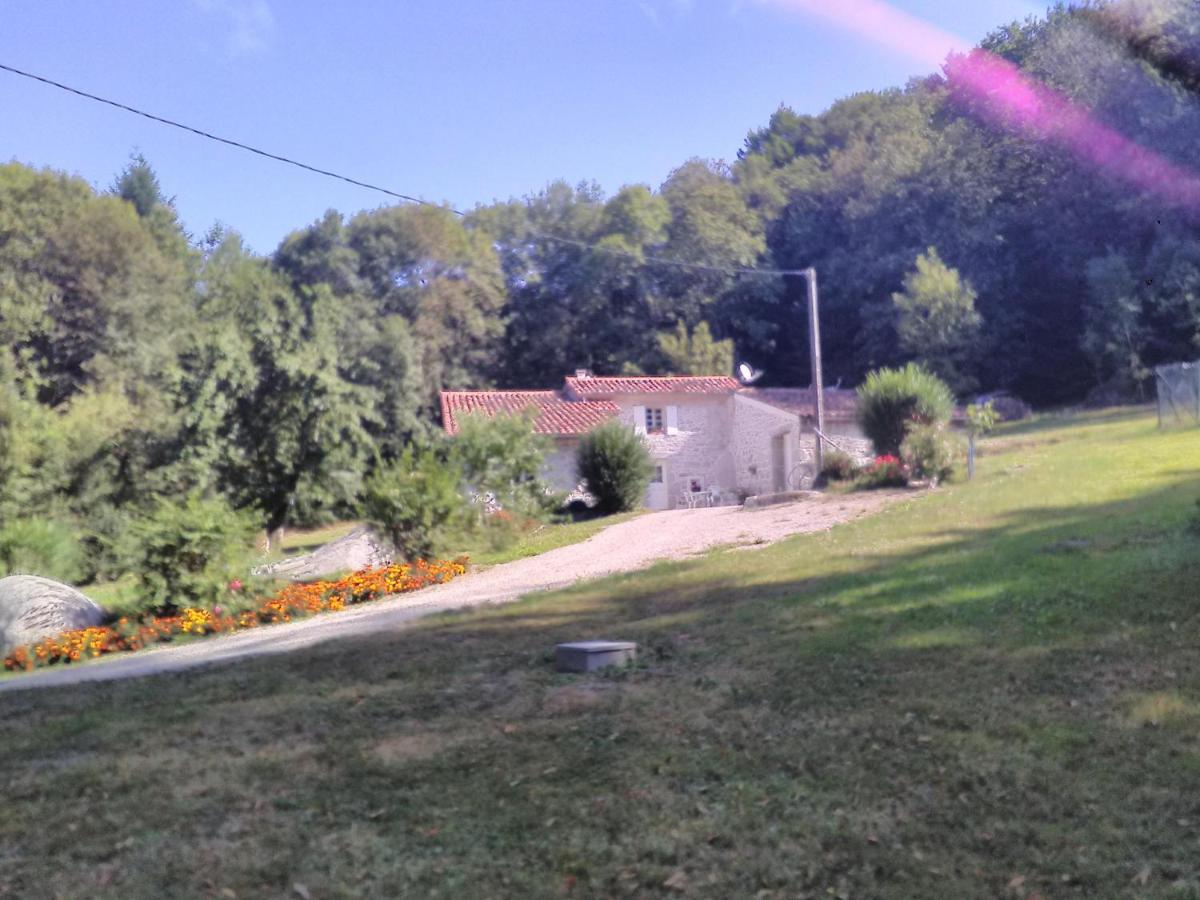 Gite Le Coumis 1370 Saint-Salvy-de-la-Balme Exteriör bild